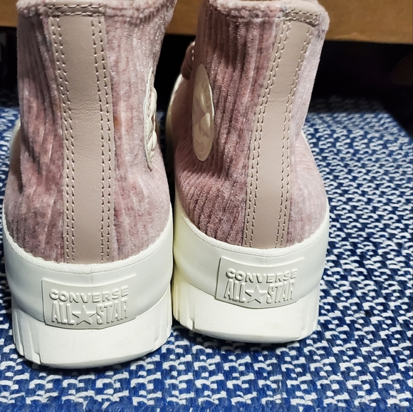 Converse - Picture 2 of 5